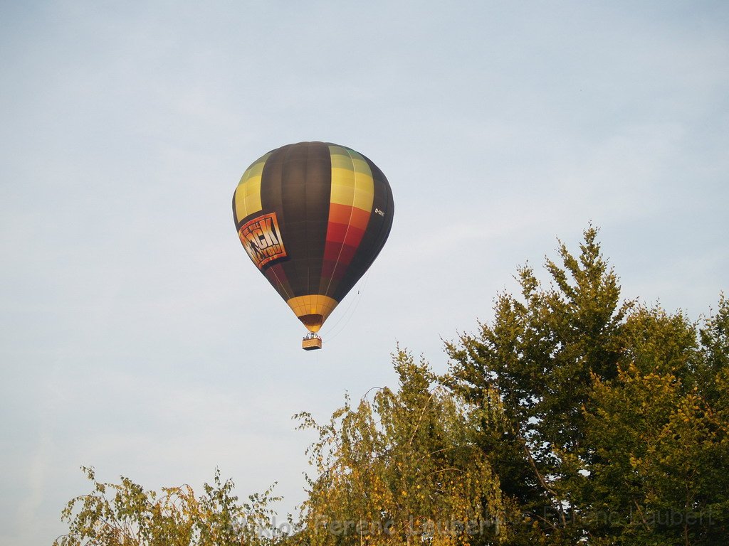 Heissluftballon im vorbei fahren  P11.JPG